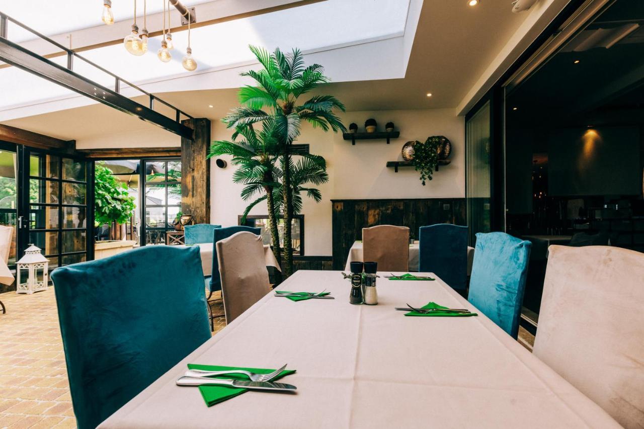 Hotel De Kalvaar Ninove Bagian luar foto