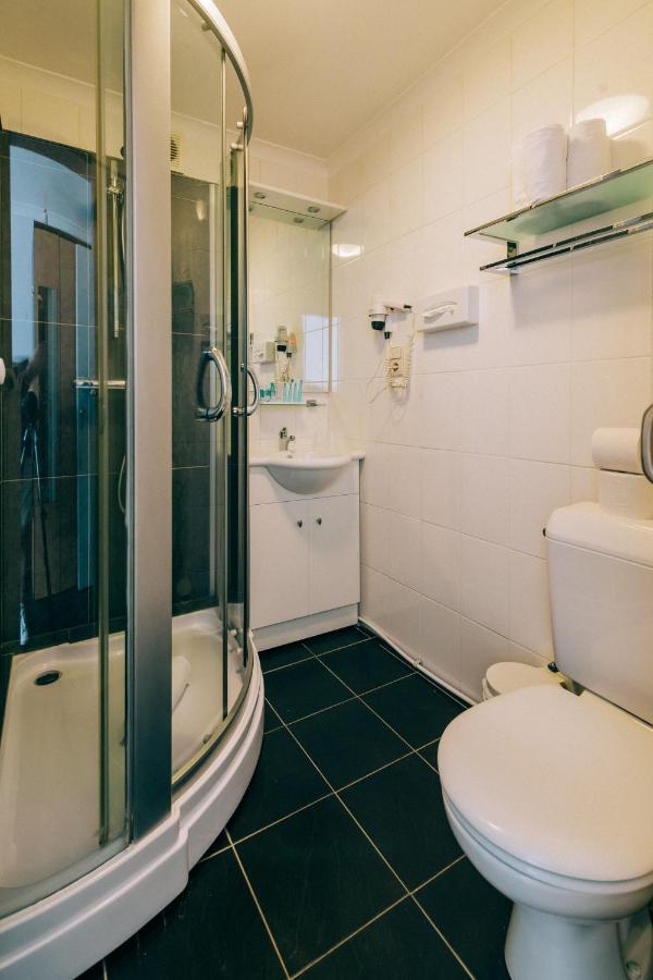 Hotel De Kalvaar Ninove Bagian luar foto