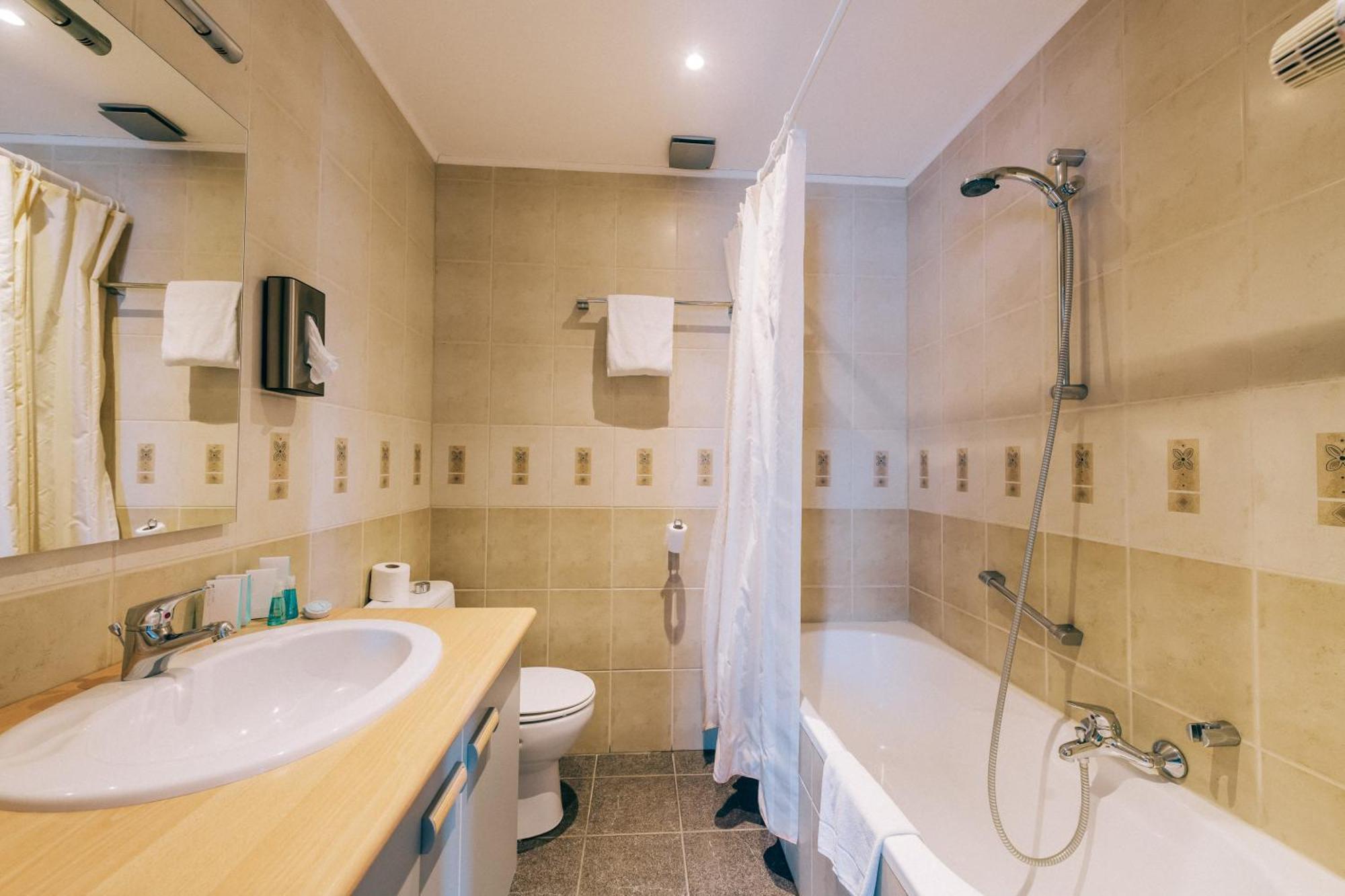 Hotel De Kalvaar Ninove Bagian luar foto